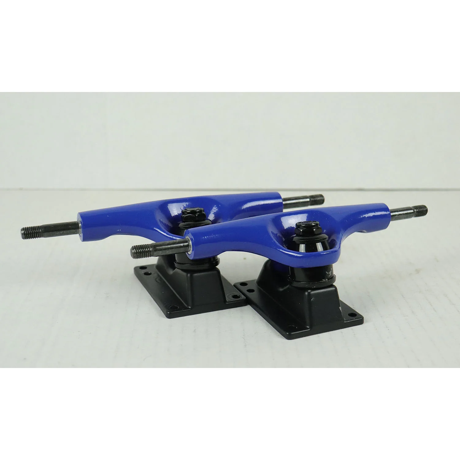 Blem Havoc Skateboard Trucks 5.25 Hangar (8.25" Axle) Blue (Missing Hardware)
