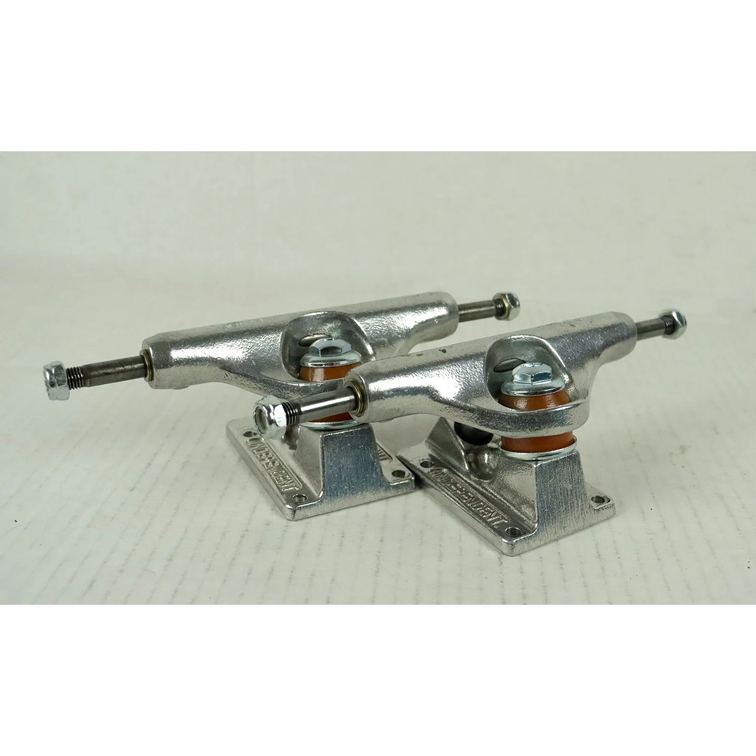 Blem Independent Skateboard Trucks Mids Silver 129 (7.6")