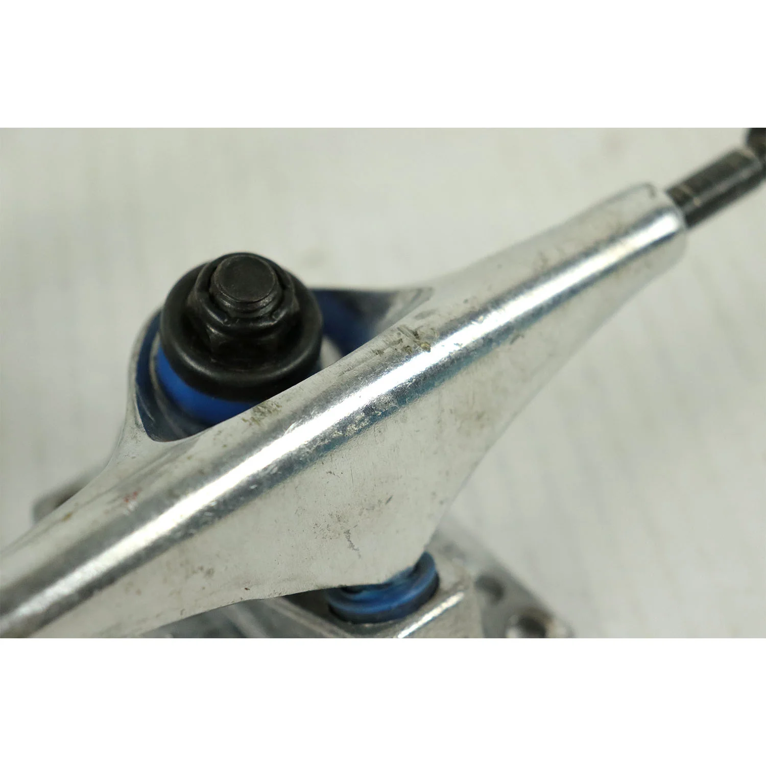 Blem Tony Hawk Skateboard Trucks Silver 5.0 (Pair) - Image 2