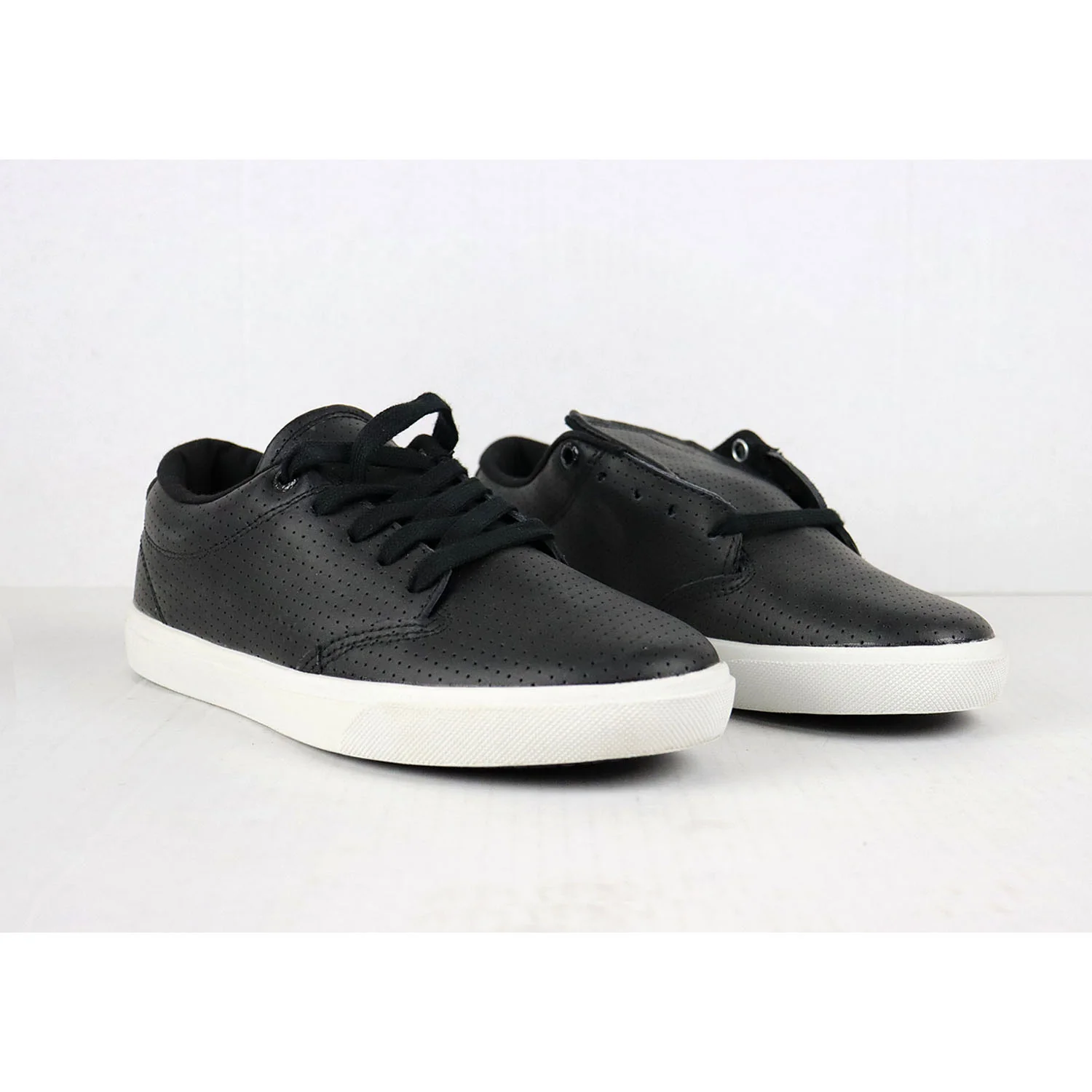 LIGHTLY USED Globe Skateboard Shoes Black Size 7