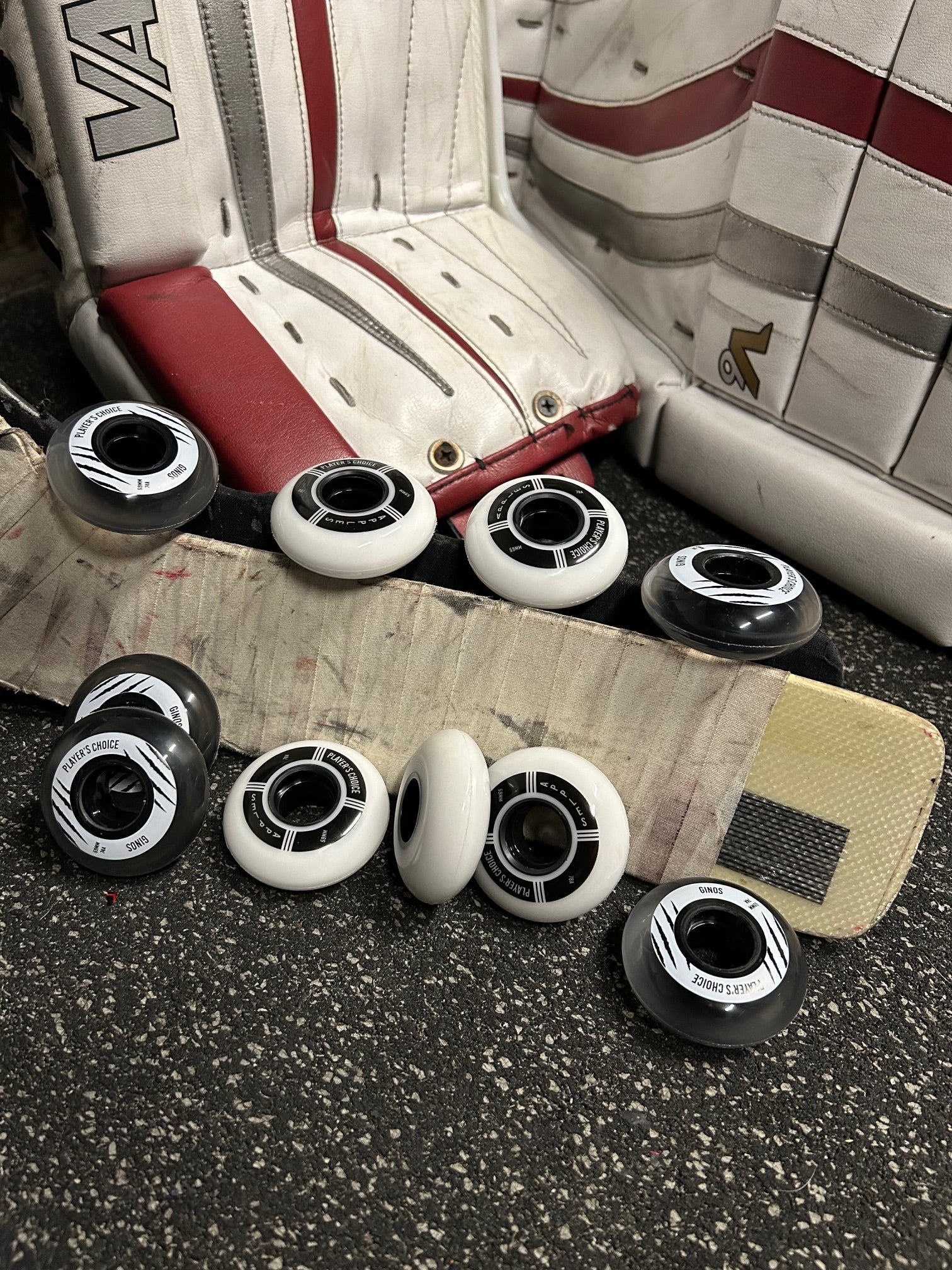 Player's Choice Indoor Roller Hockey Goalie Wheels 10-Pack - 59mm Extra Soft 74A (4) + Medium 78A (6) Concept - Image 5